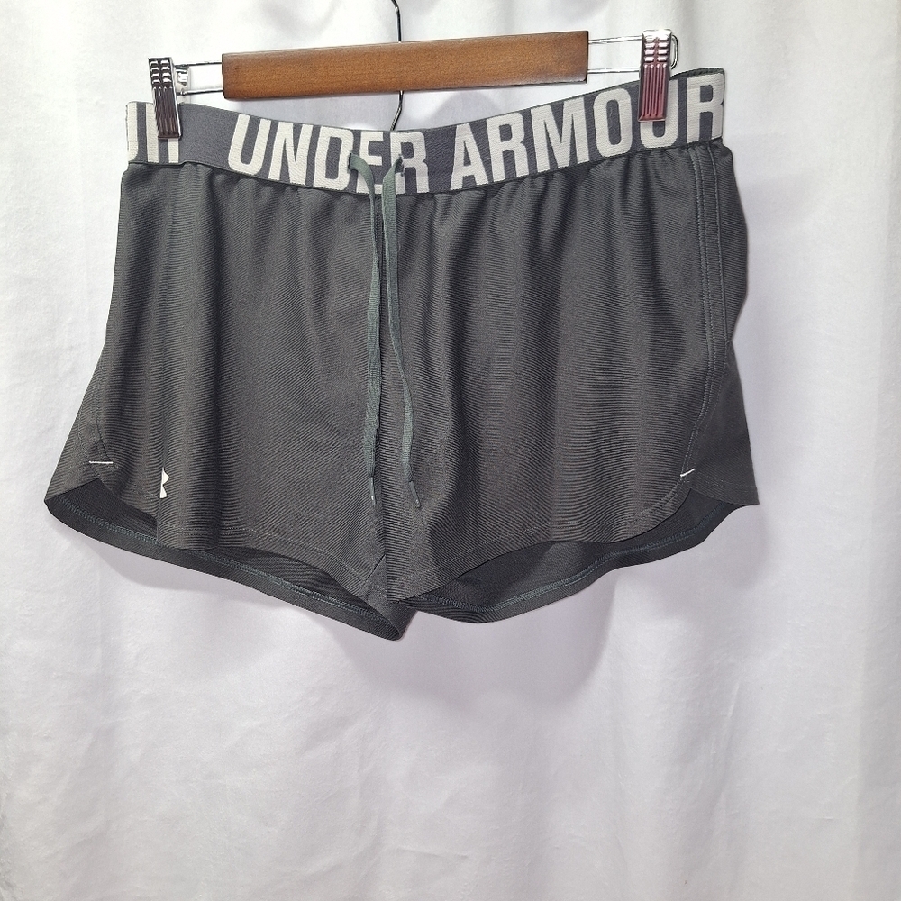 Under Armour shorts size S/M